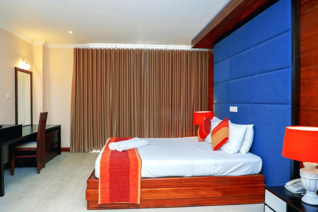 The Valampuri Hotel Джафна Екстериор снимка