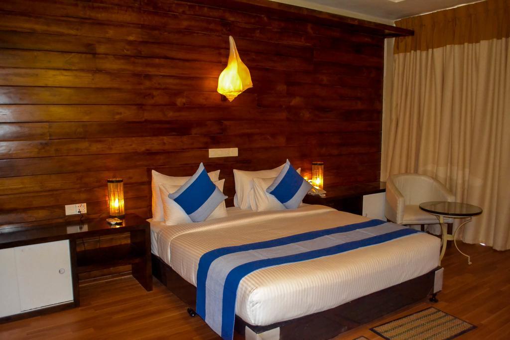 The Valampuri Hotel Джафна Екстериор снимка