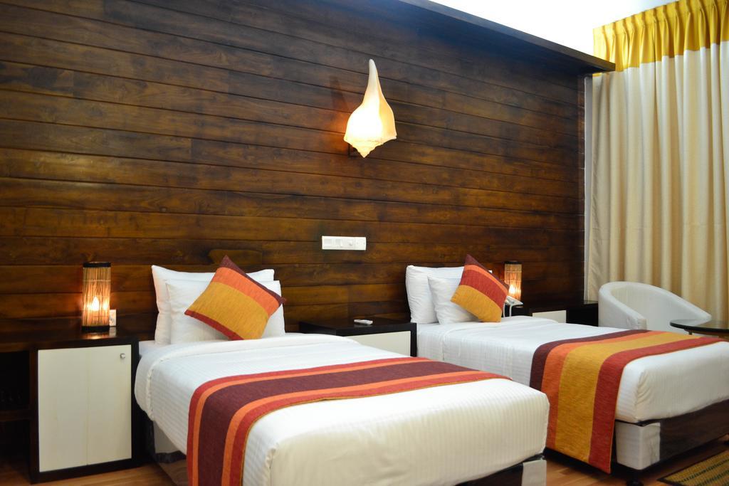 The Valampuri Hotel Джафна Екстериор снимка