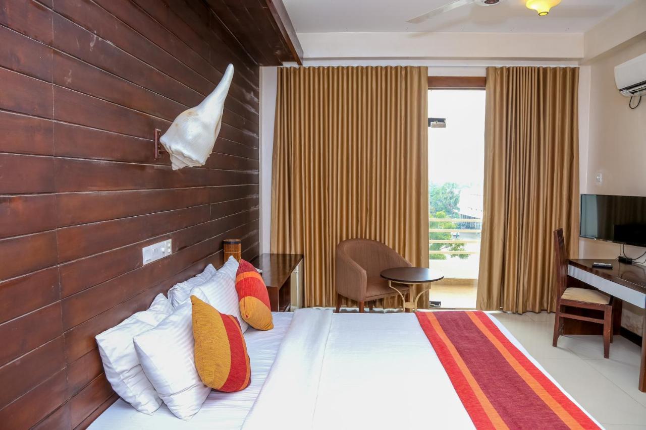 The Valampuri Hotel Джафна Екстериор снимка